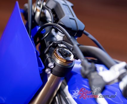 Hand adjustable front suspension.