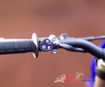 Map switch and kill switch on the left of the bar.