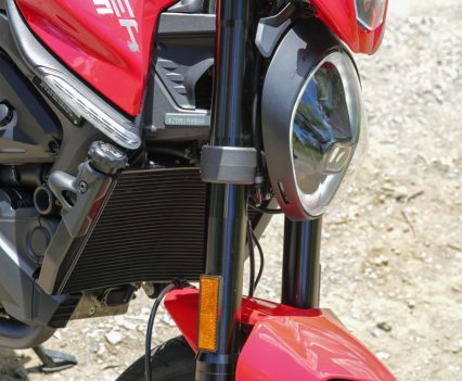 43mm USD Forks, 130mm travel.