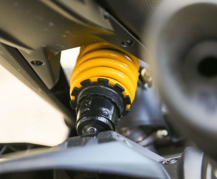 Progressive linkage, preload adjustable monoshock, aluminium double-sided swingarm, 140mm travel.