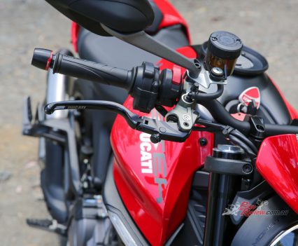 Span adjustable brake lever.