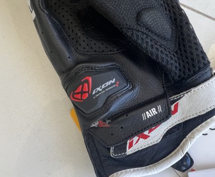 IXON RS4 Air Gloves.