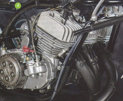 The Mach III’s electronic ignition was replaced by a battery and three coils for the racer, complete with alternator – apparently Kawasaki technicians thought the CDI was too complicated for racers to understand!