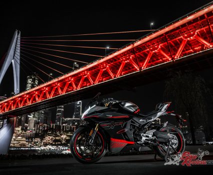 The high-strength, lightweight chromium-molybdenum alloy steel frame weighs less than 11kg!