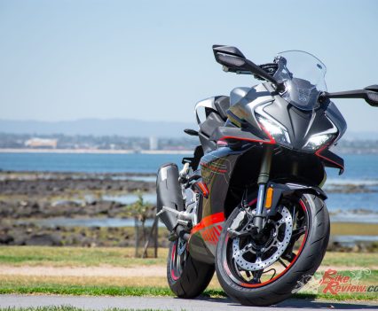 The 450SR has been outfitted with a four-piston radially mounted Brembo M40 monobloc caliper with 32mm pistons matched with a single 320mm floating front brake disc.