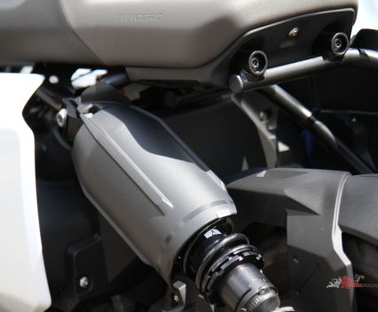 Single sided swingarm, directly hinged suspension with 92mm of travel.