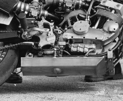 Semi-dry sumped system.