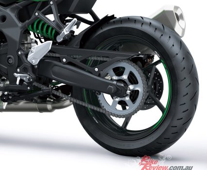 160/60 – 17 rear tyres, 17in 5-spoke wheel.