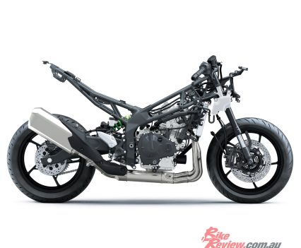 Proven geometry and a 1990mm wheelbase, plus the 120 and 160 tyres, means the ZX-4R is well packaged in the chassis department. The R gets a basic semi-adjustable shock but the RR gets a full BFRC SHOWA unit.