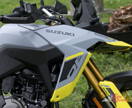 SHOWA forks, 220mm of travel.