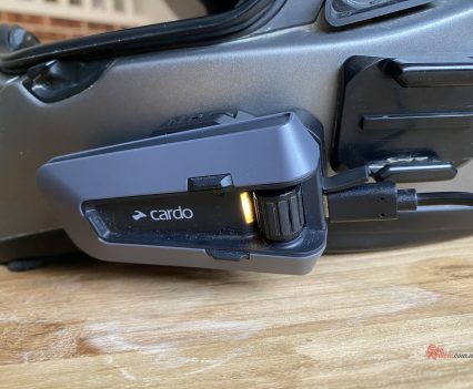 The tactile volume roller makes life easy.