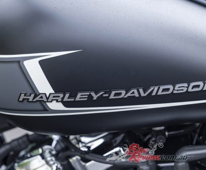 The 18.9L tank should give a theoretical range of 330km, 120km more than the previous model!