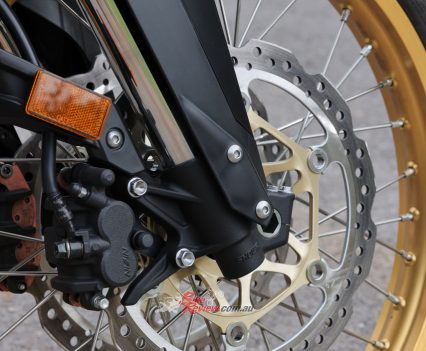 Twin 310mm discs, twin-piston axial ABS calipers.