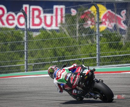 Rins got the perfect launch as he took the holeshot into Turn 1, but the Honda then ran wide and allowed Bagnaia back through.