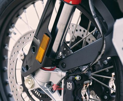 2 x 320mm radial four-piston J.Juan calipers.