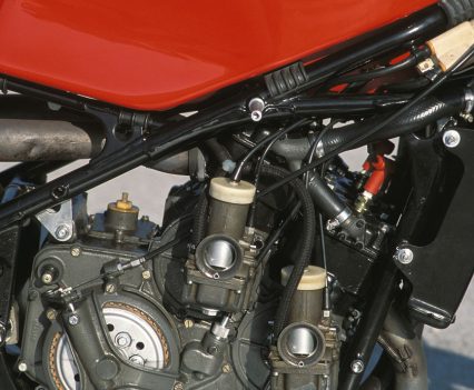 BikeReview-Suzuki-RG650-XR23B-Static- (30)