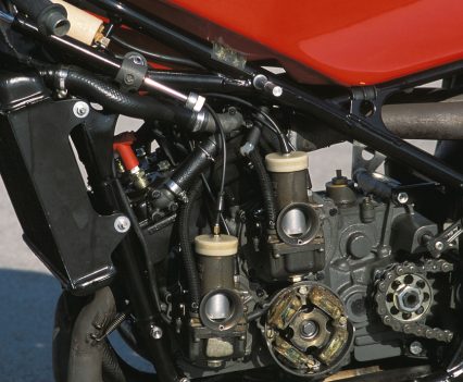 BikeReview-Suzuki-RG650-XR23B-Static- (31)