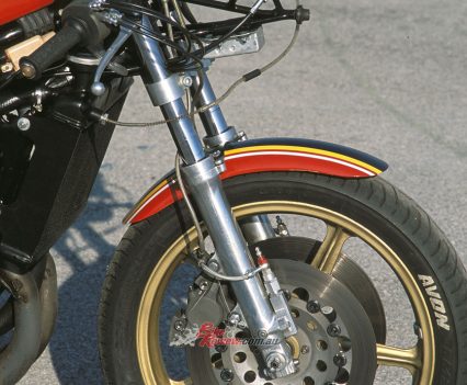 37mm Kayaba nitrogen-filled air-damped telescopic forks with inbuilt antidive system.