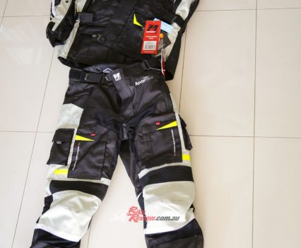 MotoDry AdvenT-Tour Trekker.