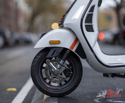 Single-sided swingarm with coil spring and 220mm stainless steel brake disc.