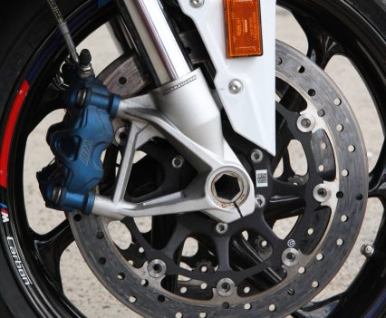 Back to monoblock front calipers, a big improvement.