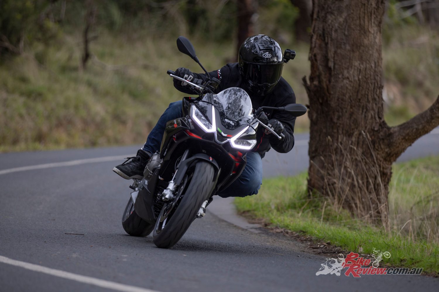 The Tuono 660 Factory see's an increase in 5hp over the standard model, bringing peak power to an even 100hp.