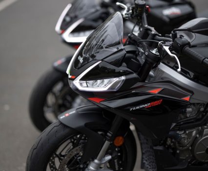 Fully adjustable forks.