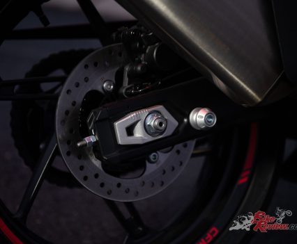 Single-piston caliper, 220mm disc.