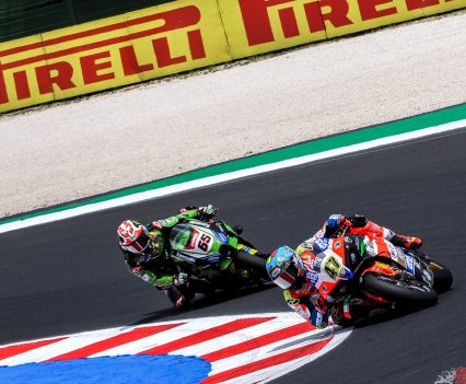 Axel Bassani (Motocorsa Racing) went head to head with Jonathan Rea (Kawasaki Racing Team WorldSBK).
