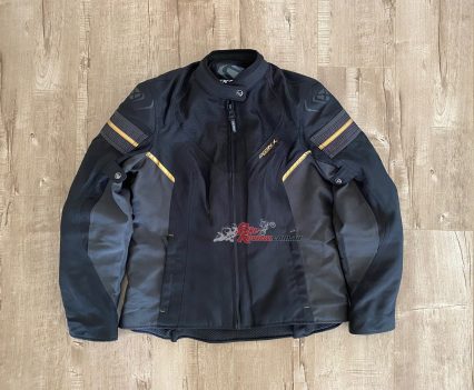 The Ilana is a three-in-one all seasons jacket, with dual liners, and suitable for summer, spring and autumn.