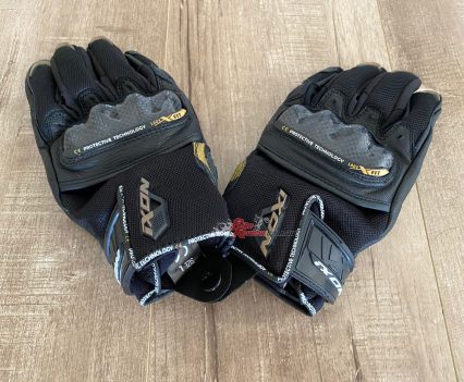 Knuckle armour for protection.