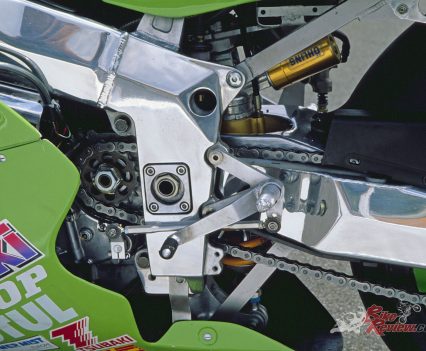 Fabricated aluminium swingarm with adjustable pivot, rising rate linkage and Öhlins shock.