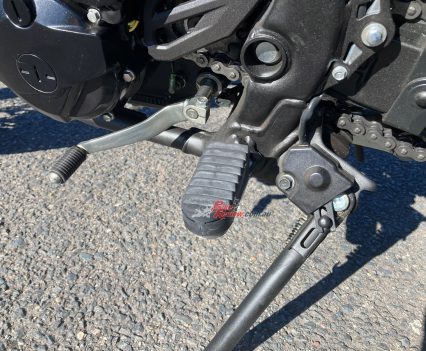 Rubber footpegs for comfort.