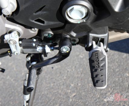 Excellent two-way quickshifter.