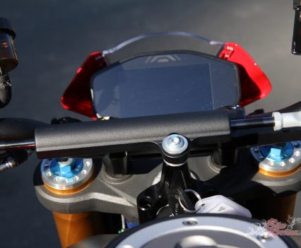 The SP has a steering damper.