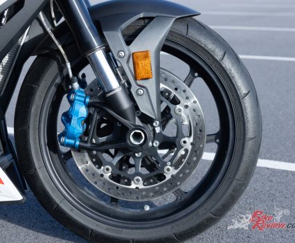 Marzocchi USD 45mm telescopic fork, spring preload, compression and rebound stage adjustable with DDC.