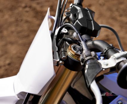 High-spec fully adjustable Speed Sensitive System KYB forks.