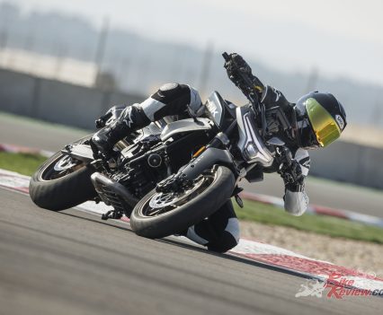 The 800NK Advanced is equipped with a bi-directional quickshifter, enhancing the riding experience further with effortless gear changes.