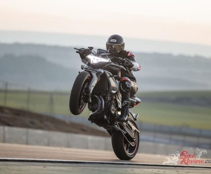 The 800NK is powered by a lively KTM-derived 799cc parallel-twin DOHC engine punching out a maximum output of 74kW(100.8hp)@ 9,000rpm with 81Nm@8,000rpm of torque.