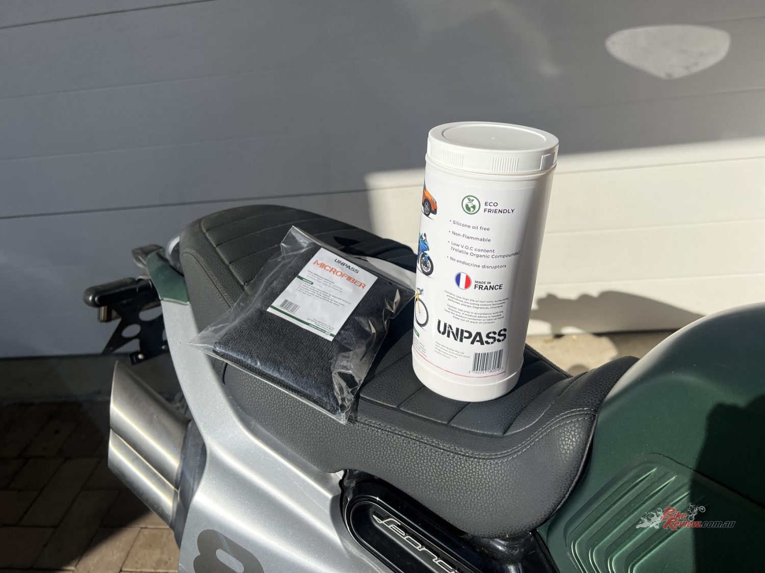 The new ORAGE kit from UNPASS sorts out dirty cars and bikes without needing to turn on the hose!