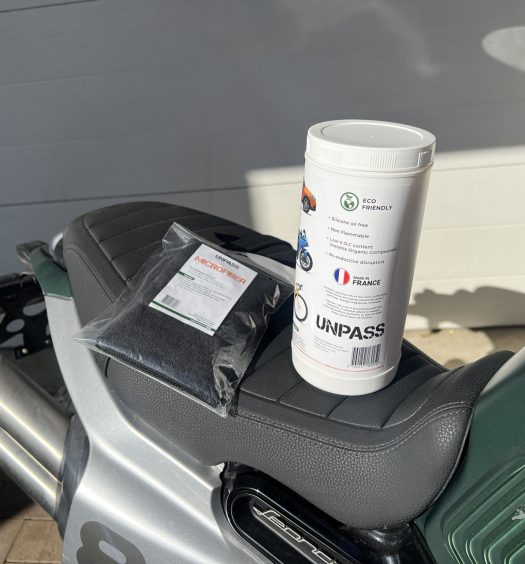 The new ORAGE kit from UNPASS sorts out dirty cars and bikes without needing to turn on the hose!