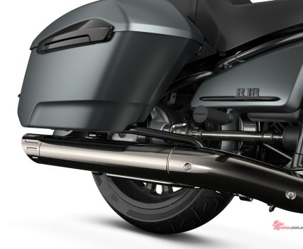 Single disc brake, diameter 300 mm, 4-piston radial calipers.