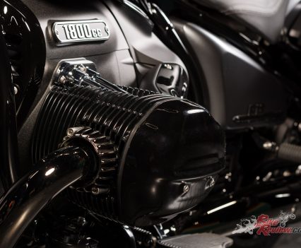 Heel toe shifter slots in under the head.