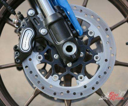 Split seven-spoke floating rotors four-piston fixed.