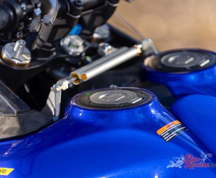 Self-levelling dual tanks.