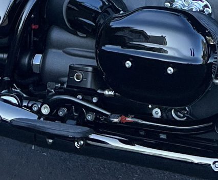 Minimal space under the head for the rear brake.