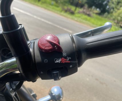 Retro style kill switch, smooth throttle/fuelling, basic master-cylinder.