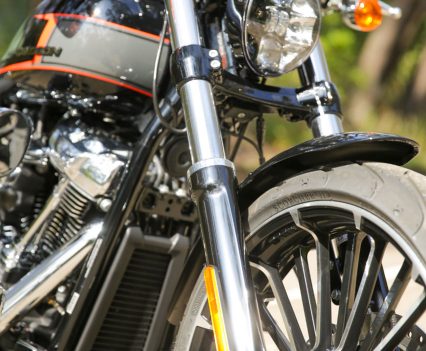 Dual-bending valve 49 mm telescopic with aluminum fork triple clamps; dual rate spring.