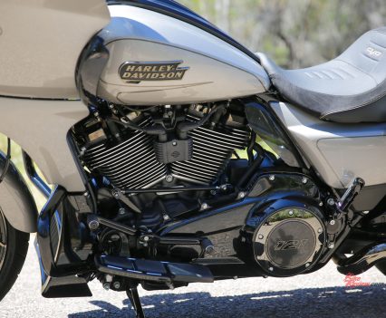 121ci VVT Milwaukee-Eight.