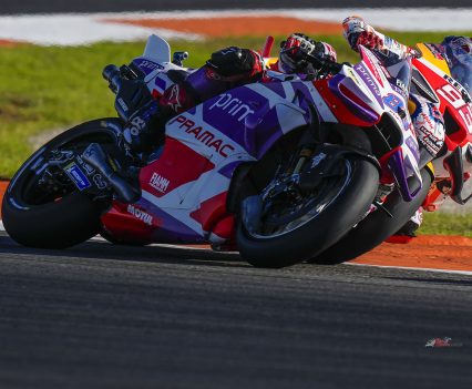 Martin soon got back past Marquez as we watched Bagnaia drop into the clutches of the group behind that included Fabio Quartararo (Monster Energy Yamaha MotoGP™) – the Frenchman making a phenomenal start.